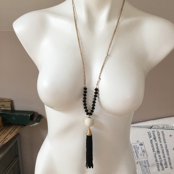 Jewelry - Long beaded necklace